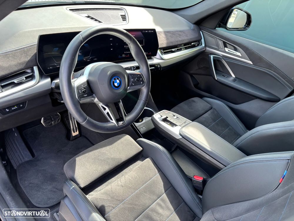 BMW iX1 eDrive20 Pack Desportivo M Pro - 10