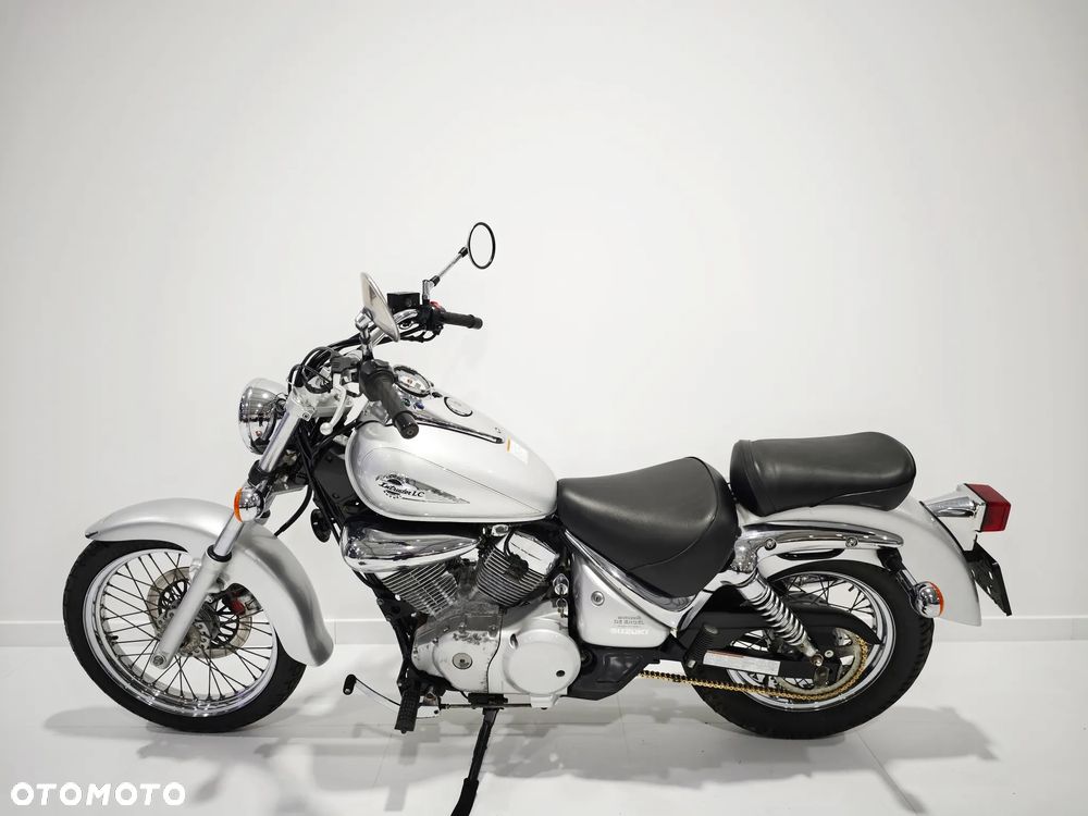 Suzuki Intruder - 3