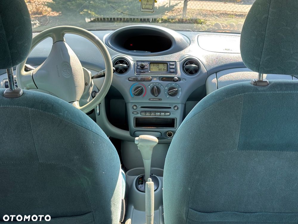 Toyota Yaris - 18