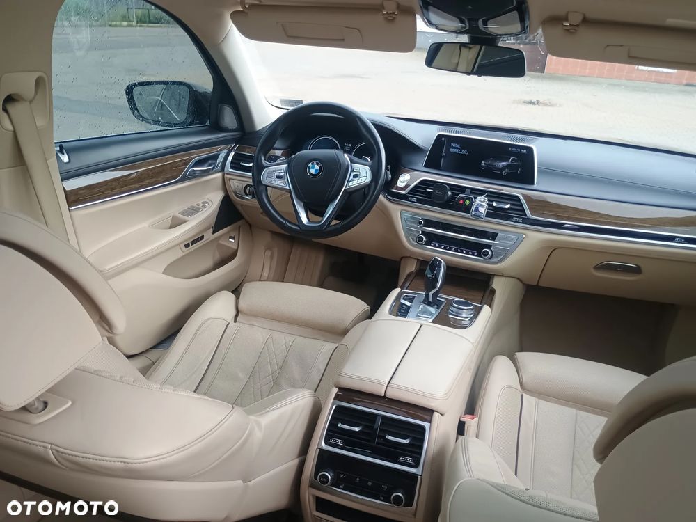 BMW Seria 7 740Li - 21