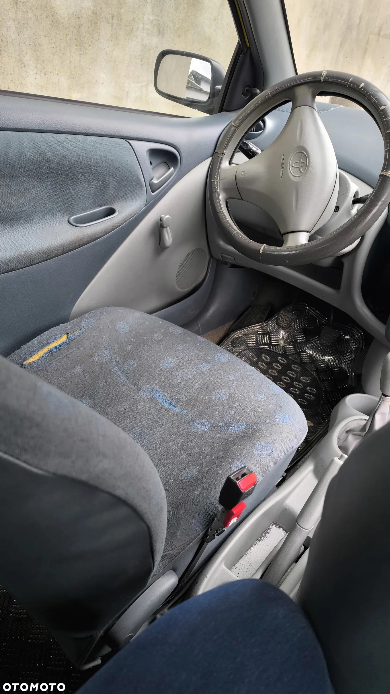 Toyota Yaris 1.0 Base - 4