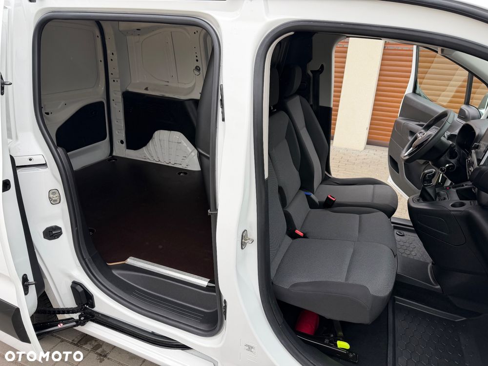 Opel COMBO - 38