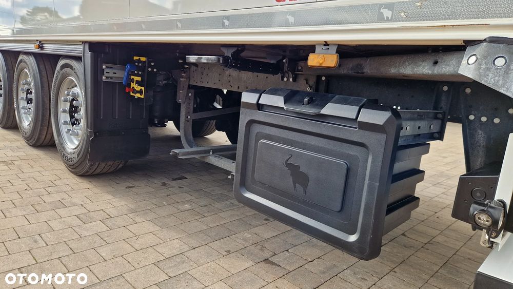 Schmitz Cargobull * CHŁODNIA * OŚ PODNOSZONA * 4 RYGLE * - 18