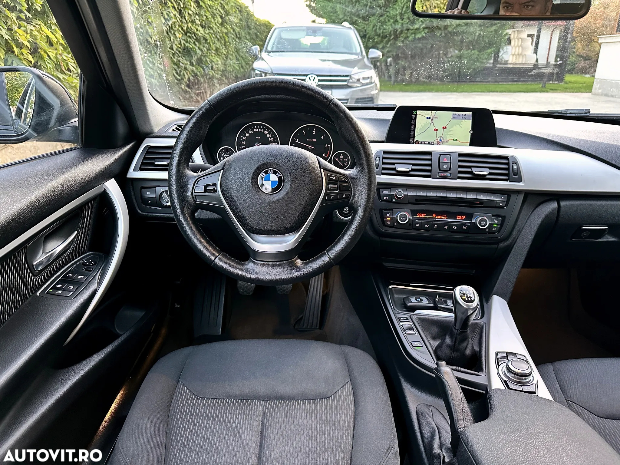 BMW Seria 3 318d Touring - 9
