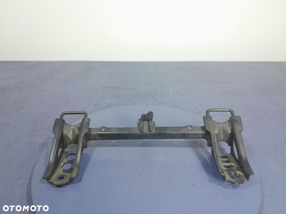 TOYOTA PRIUS III LIFT 11- MOCOWANIE FOTELIKA TYŁ ISOFIX - 1