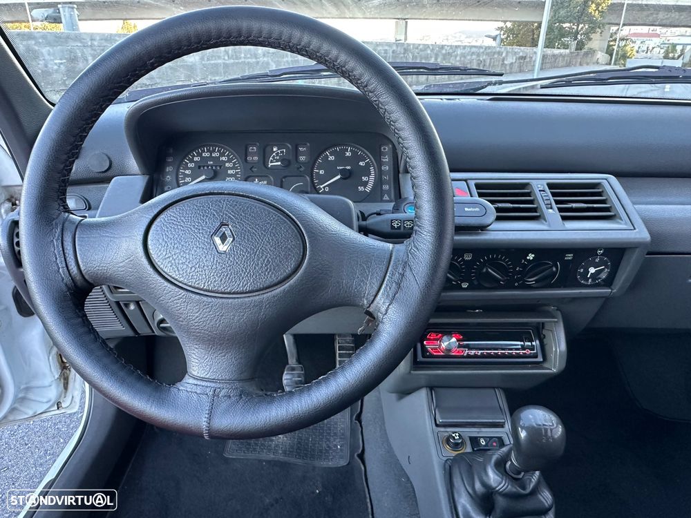 Renault Clio 1.9 D - 13
