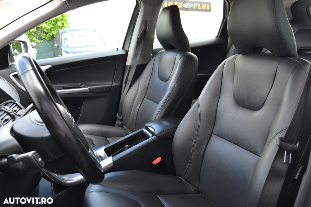 Volvo XC 60 D4 AWD Geartronic Summum - 11