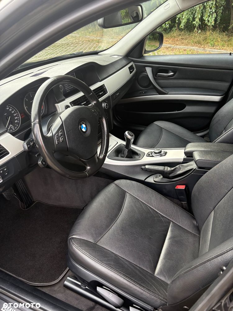 BMW Seria 3 318d - 16