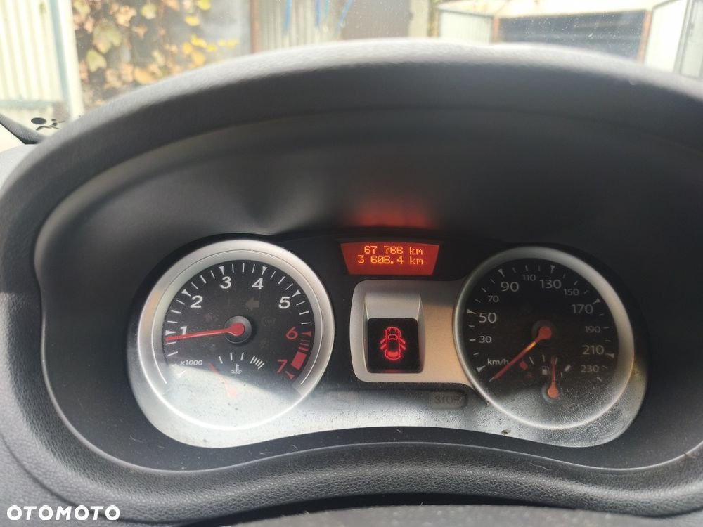 Renault Clio 2010 photo 4