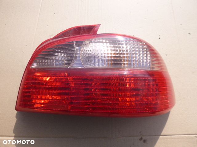 LAMPA PRAWY TYŁ PRAWA TYLNA TOYOTA AVENSIS I T22 SEDAN - 12