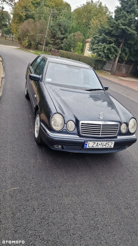 Mercedes-Benz Klasa E 300 TD Avantgarde - 1