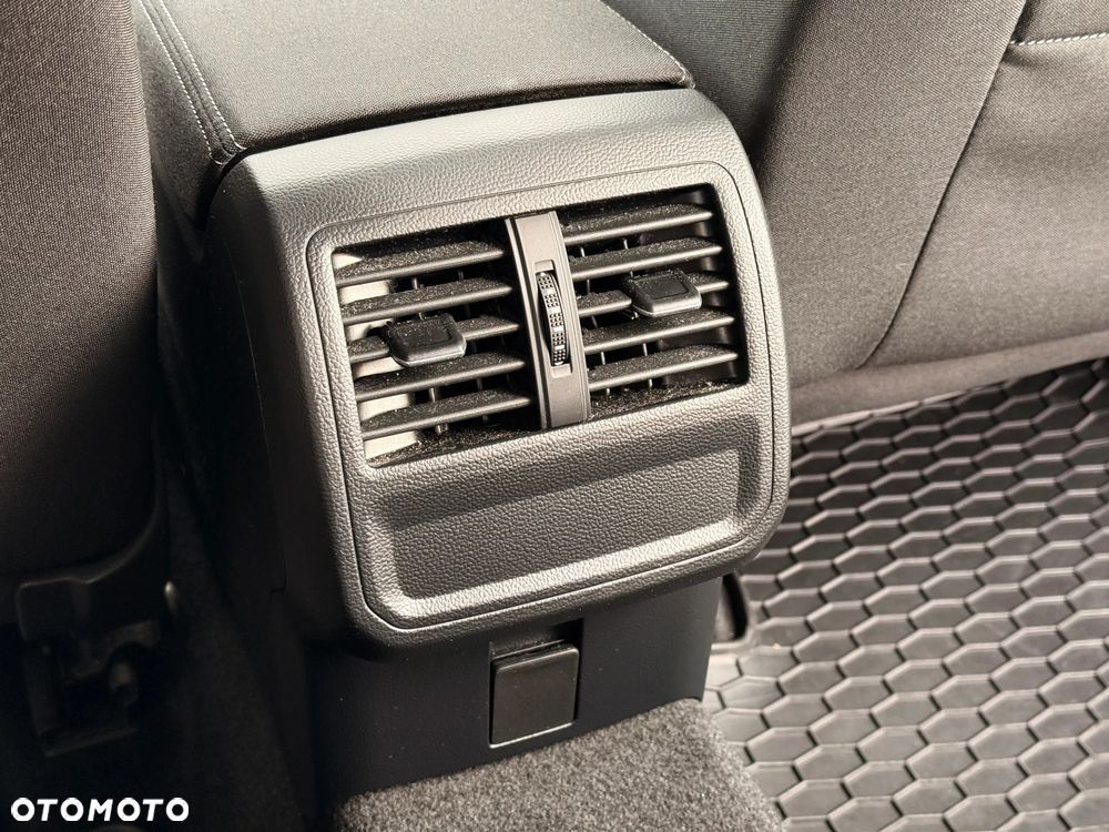 Volkswagen Passat 1.5 TSI OPF DSG Business - 30