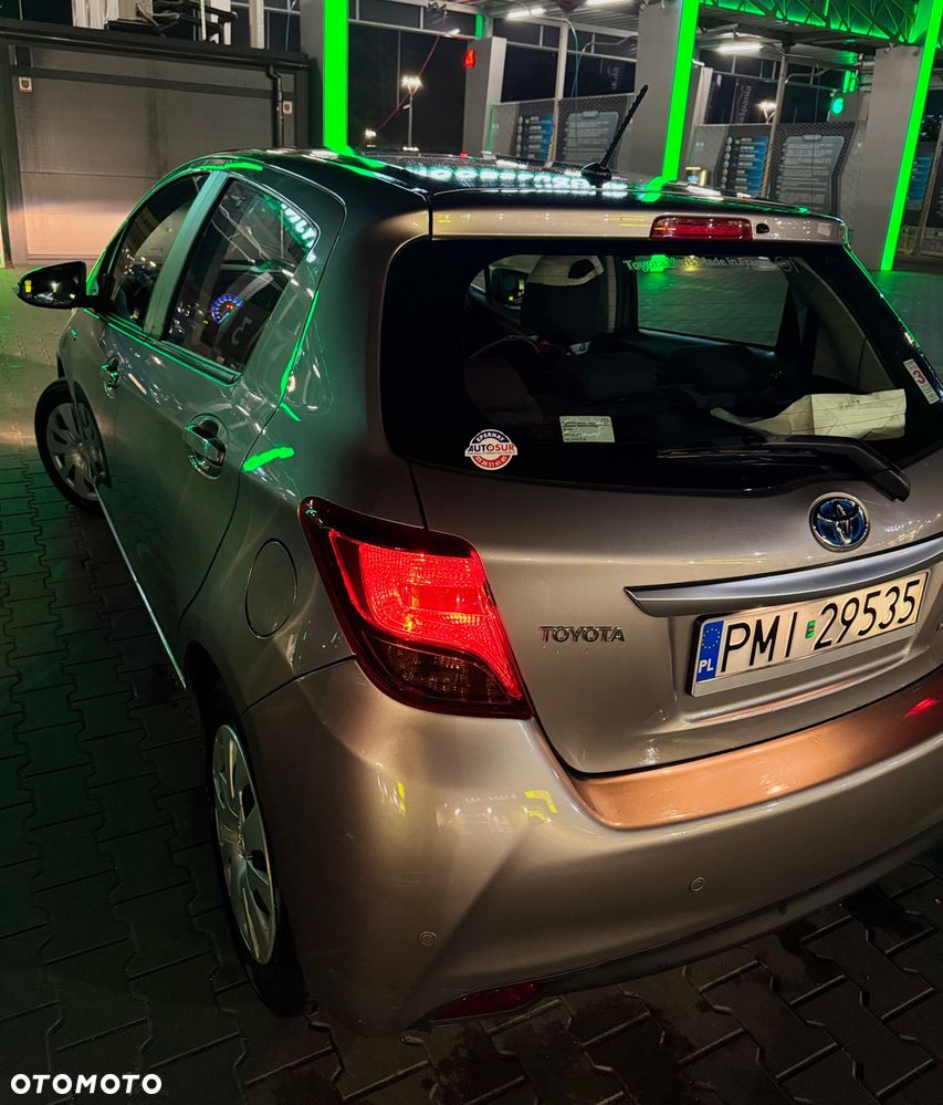 Toyota Yaris Hybrid 100 Dynamic EU6 - 8
