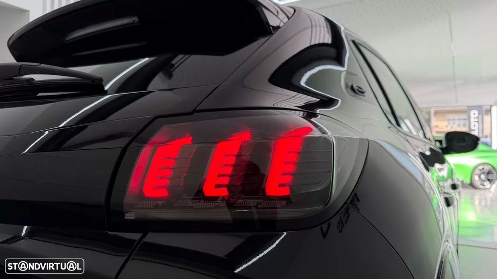 Peugeot e-208 - 15