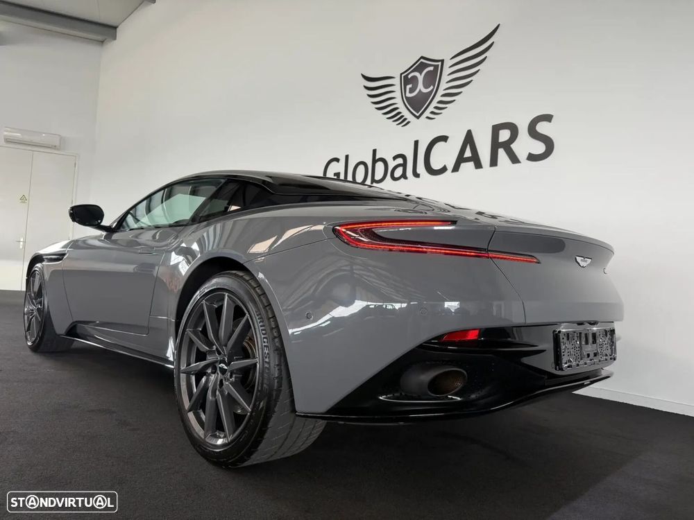 Aston Martin DB11 Coupé - 18
