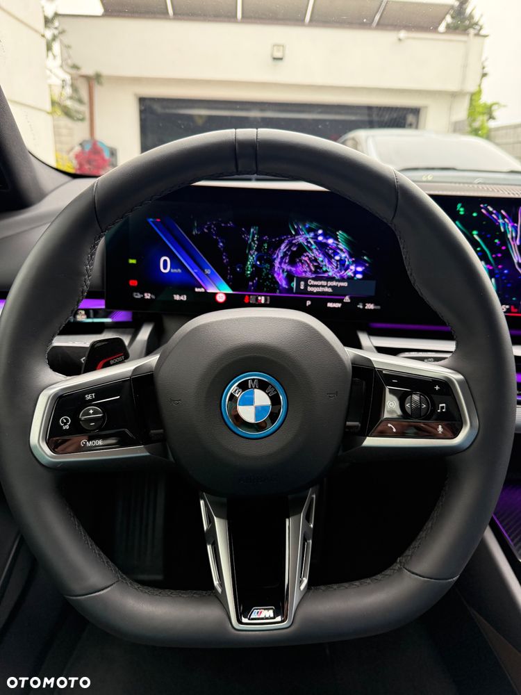 BMW i5 - 12