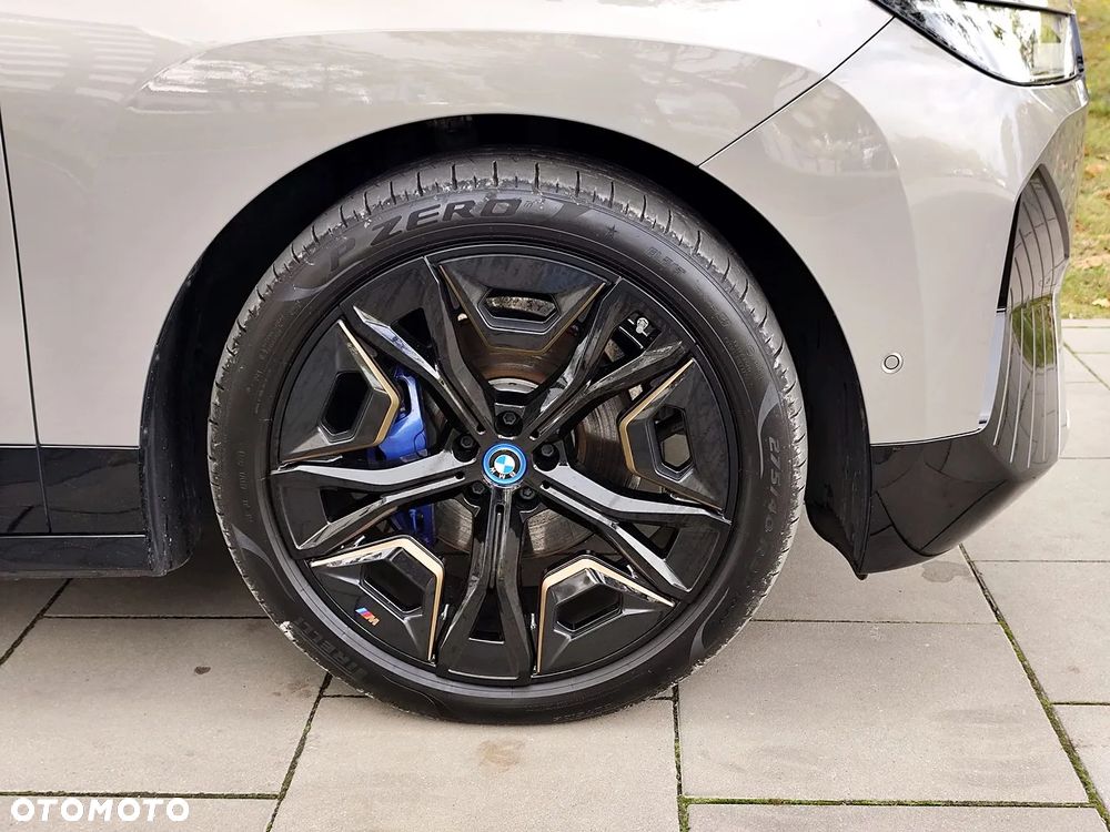 BMW iX xDrive40 76.6kWh Signature - 15