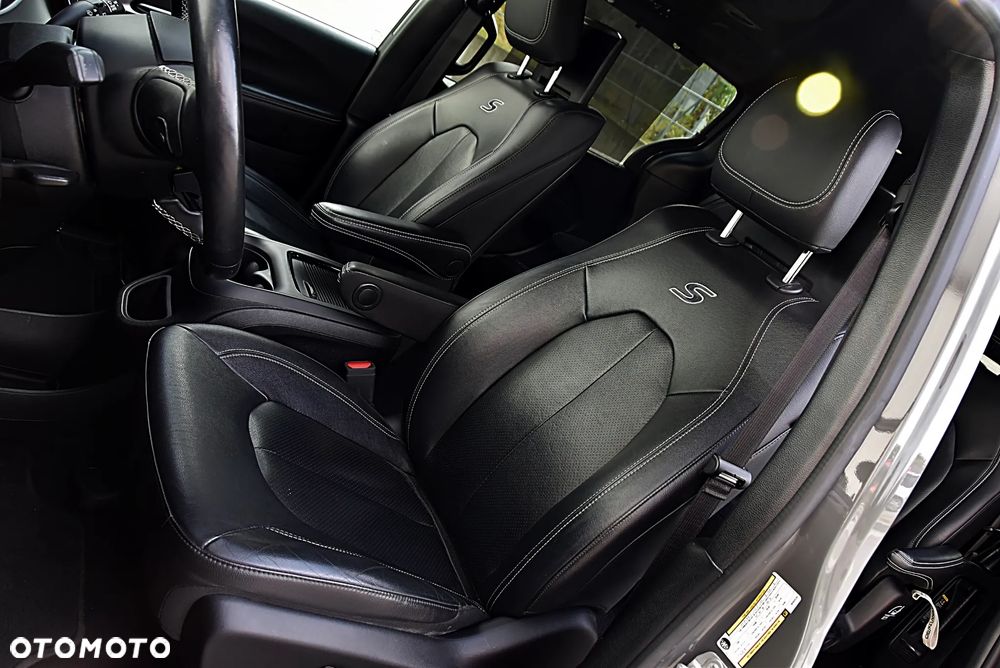 Chrysler Pacifica - 19