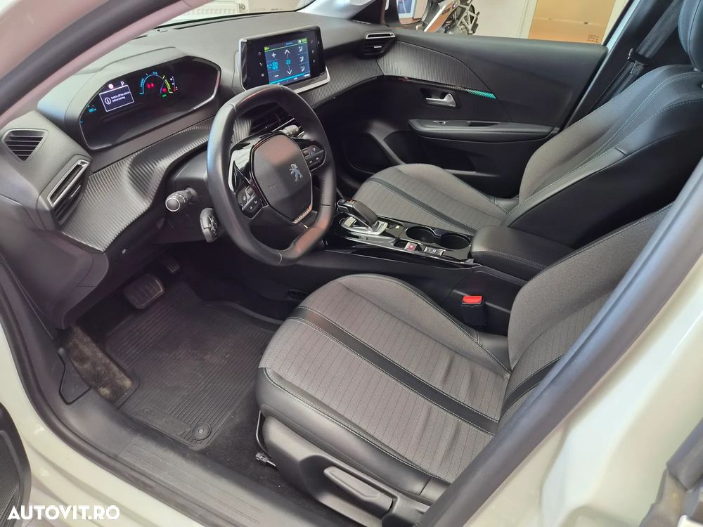 Peugeot 208 e-208 Allure - 10