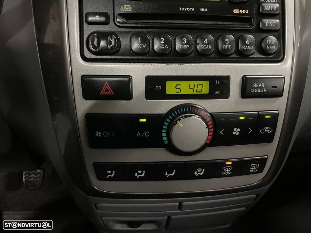 Toyota Avensis Verso 2.0 D-4D Sol TA - 12