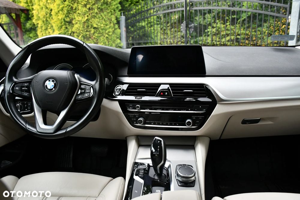 BMW Seria 5 518d Luxury Line sport - 8