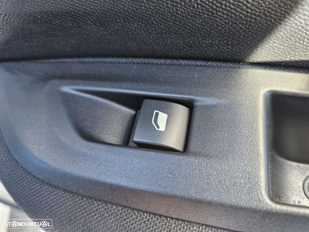 Peugeot 2008 1.2 PureTech Active Pack - 44