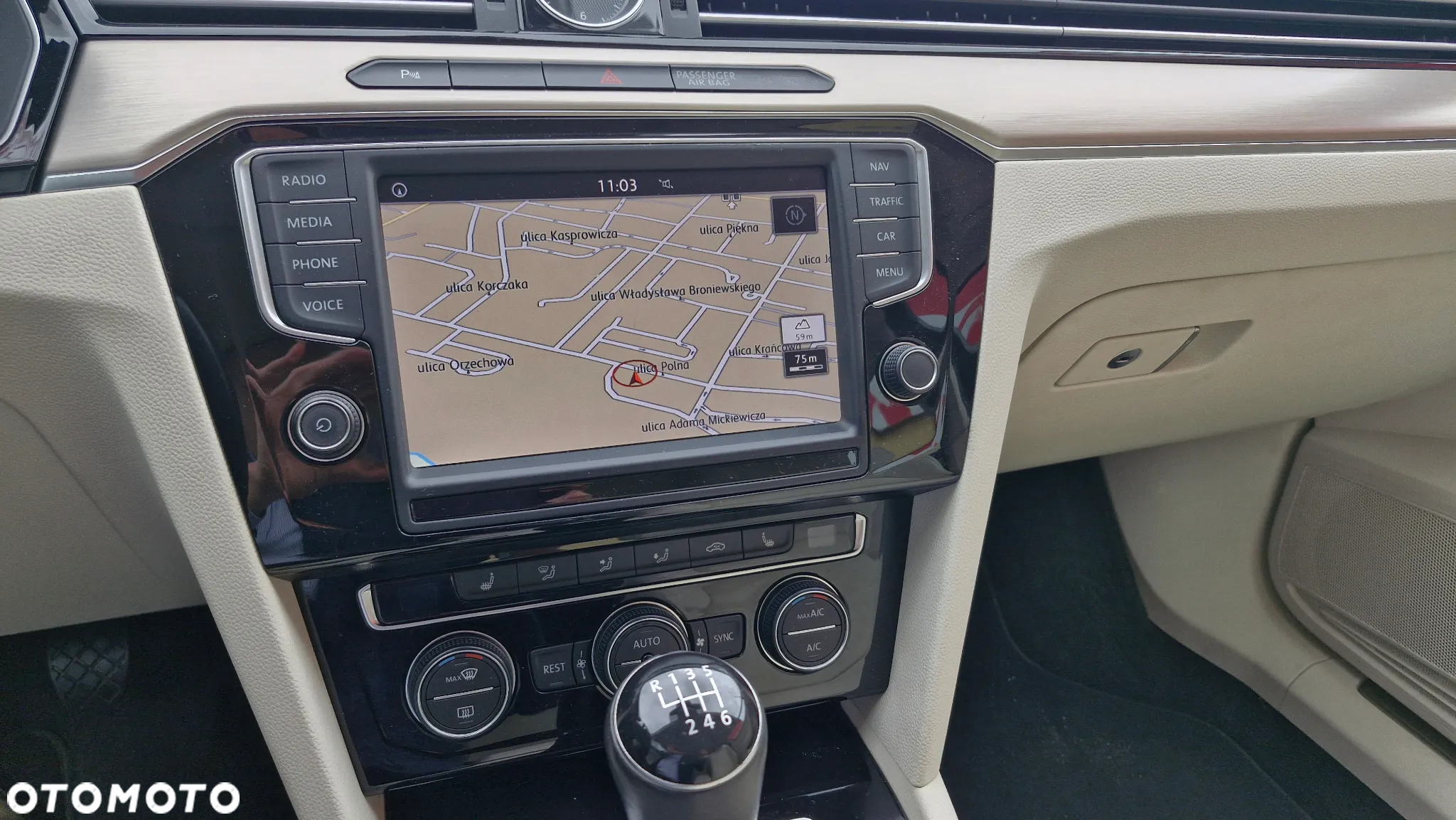Volkswagen Passat - 16