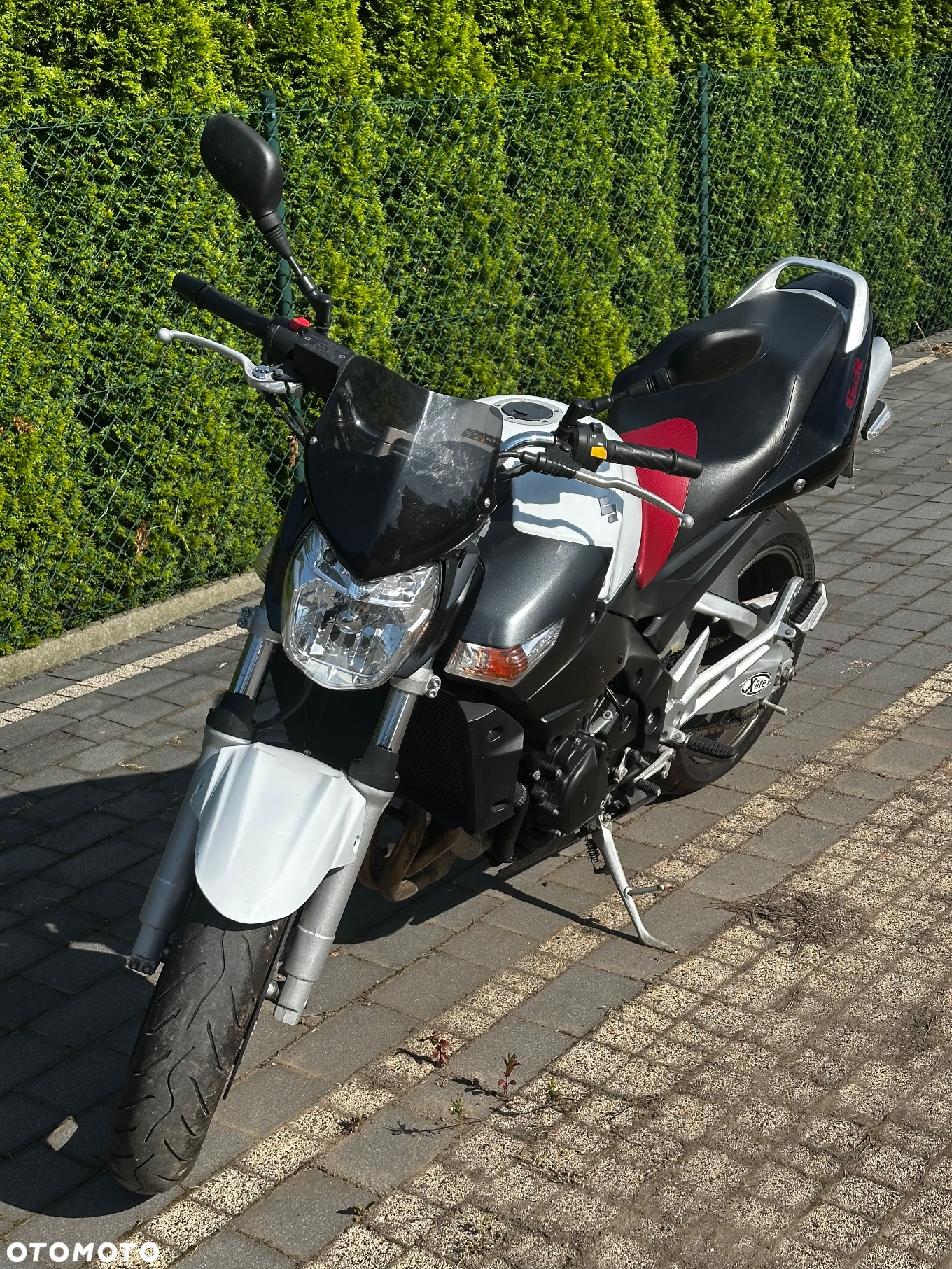 Suzuki GSR - 3