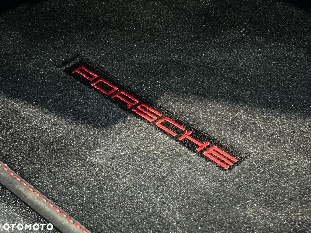 Porsche 911 Carrera T-Hybrid 4 GTS - 24