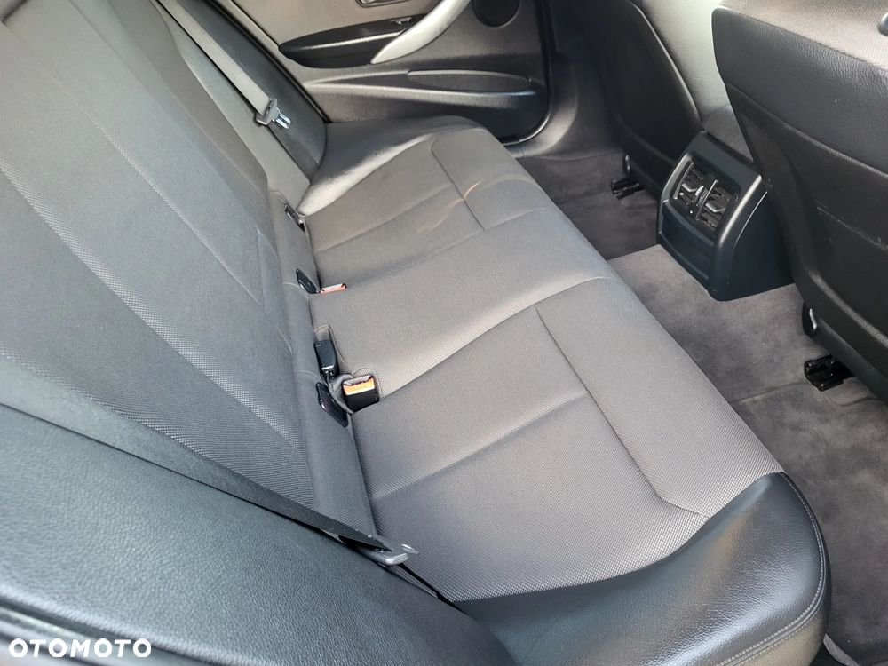 BMW Seria 3 328i Modern Line - 20