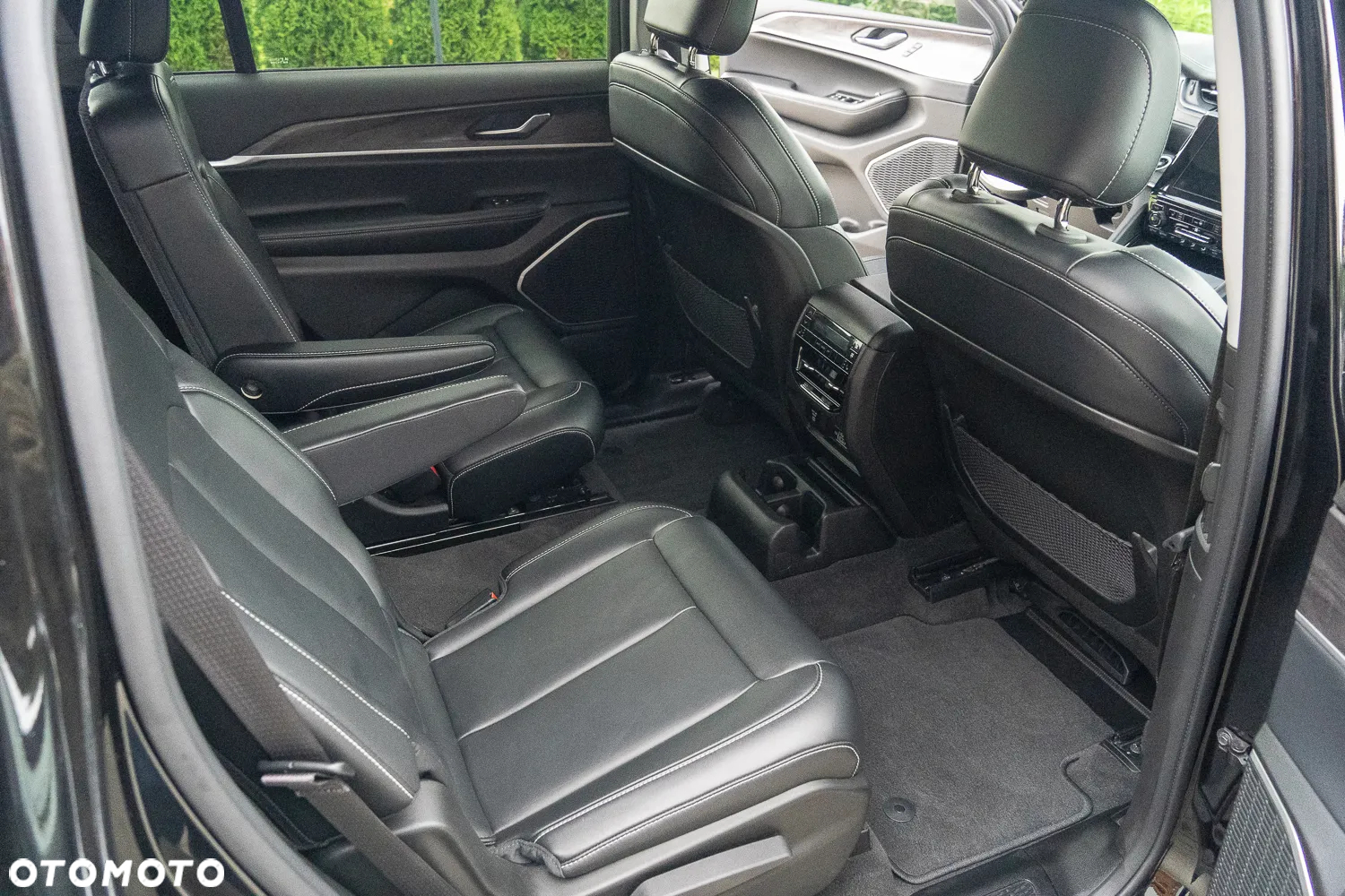 Jeep Grand Cherokee - 11