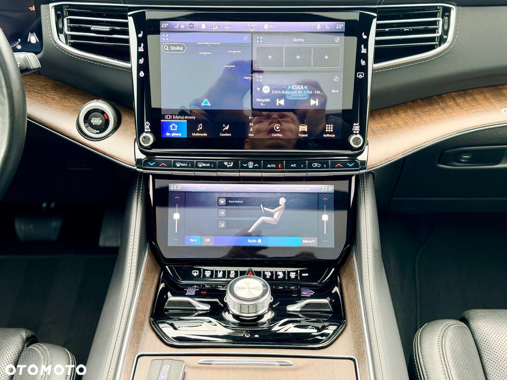 Jeep Grand Wagoneer - 26