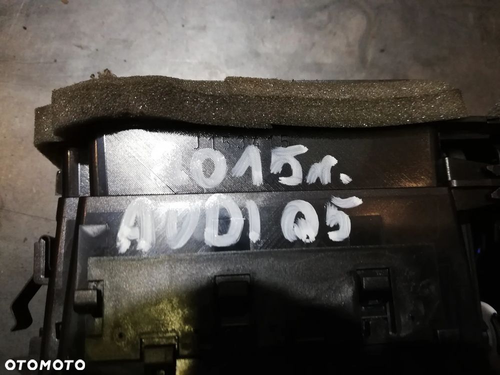 AUDI Q5 8R kratka nawiewu 8R2820951 - 3