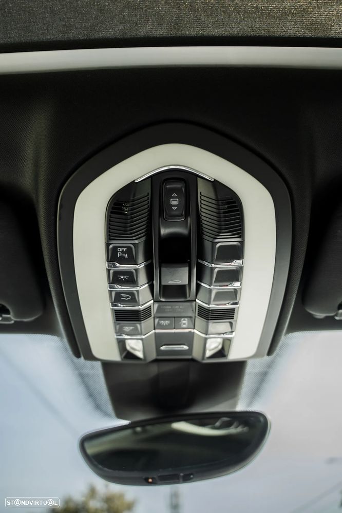 Porsche Cayenne Platinum Edition - 26