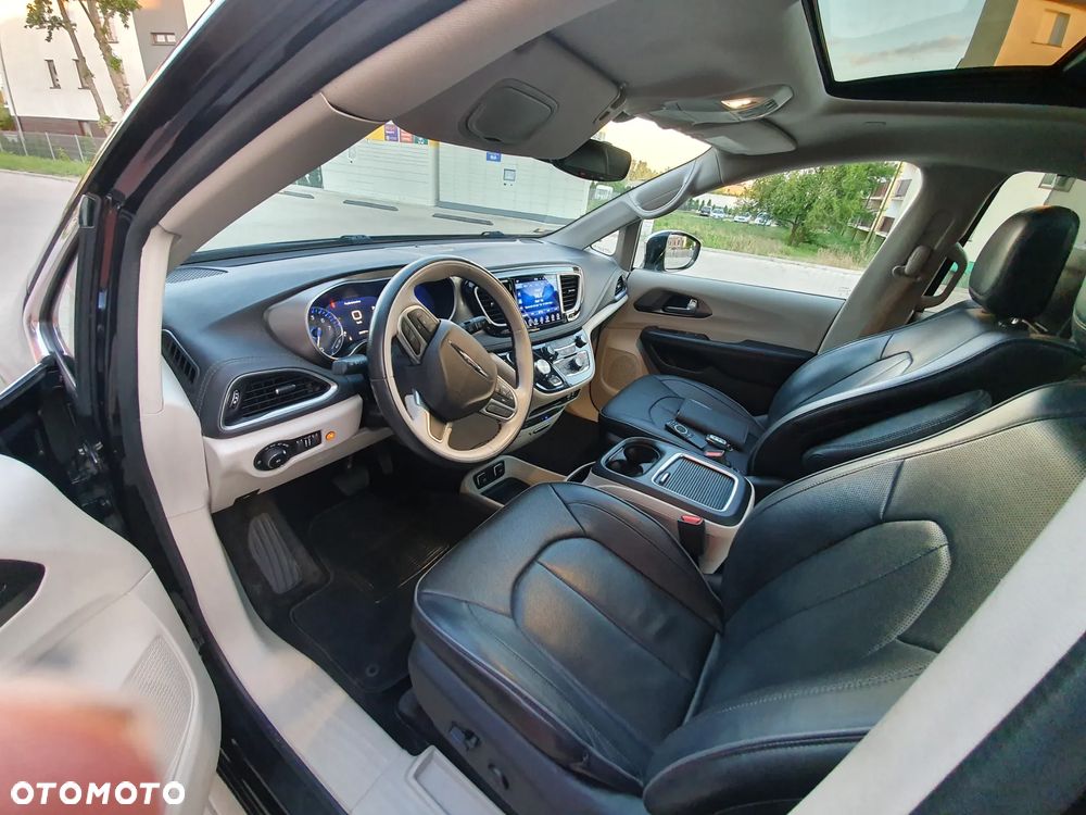 Chrysler Pacifica - 17