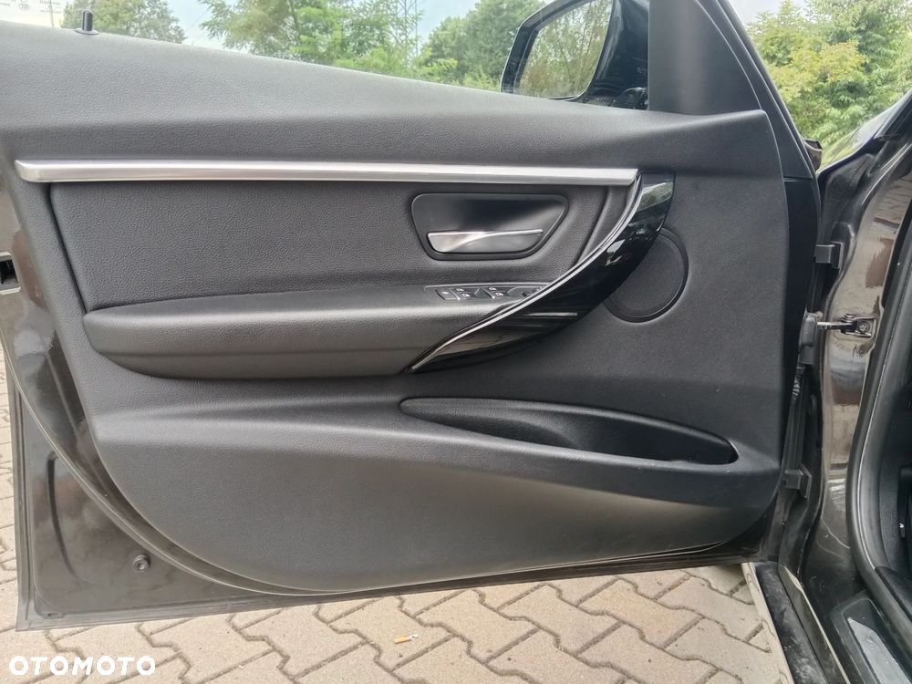 BMW Seria 3 318d Sport Line - 33