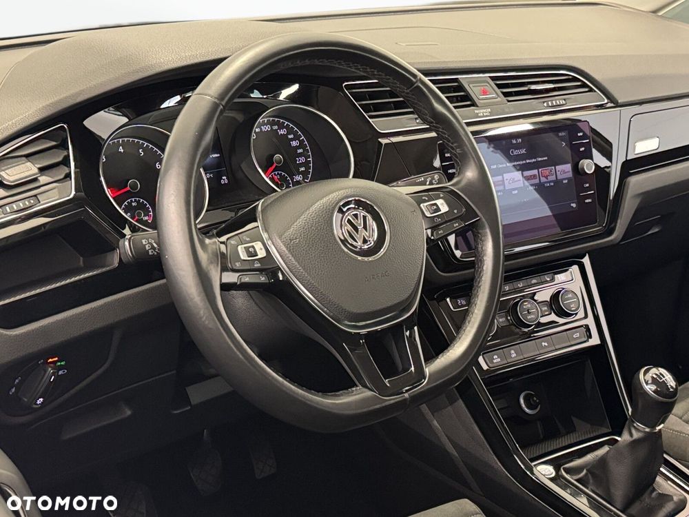 Volkswagen Touran - 20