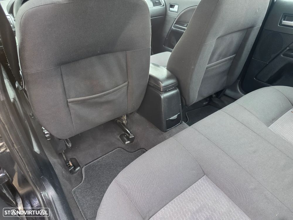 Ford Mondeo 1.8 Trend - 25