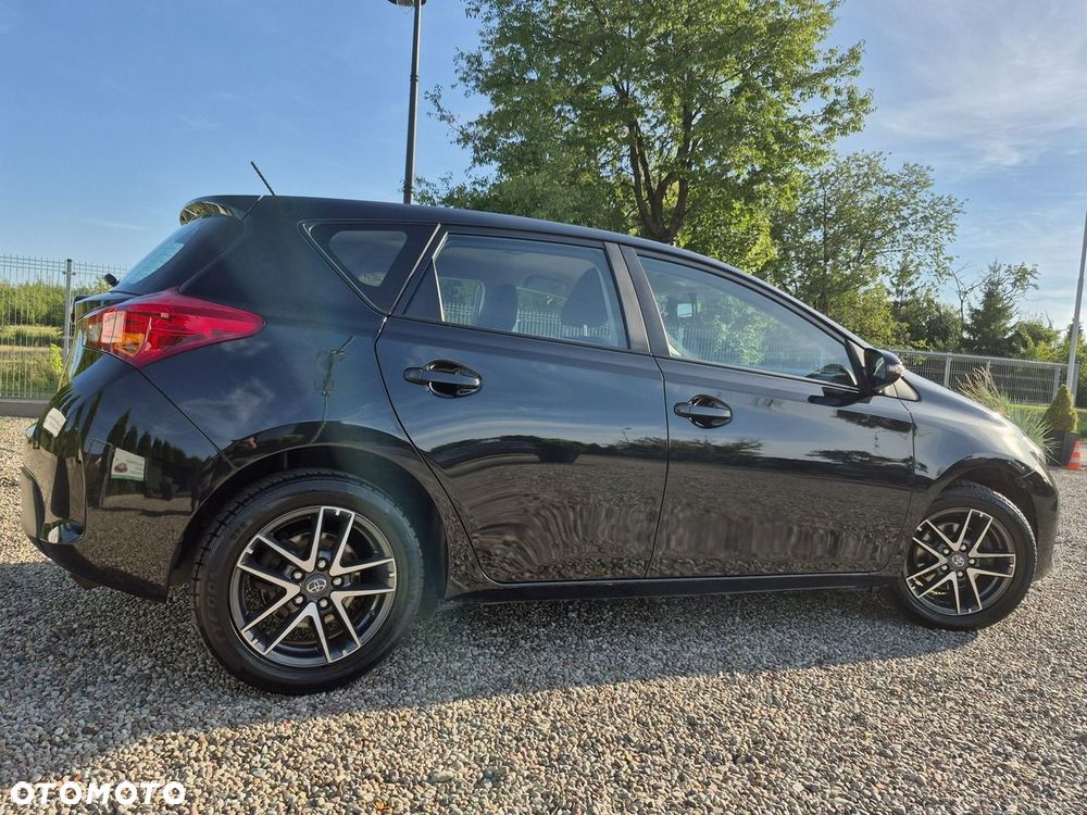 Toyota Auris - 12