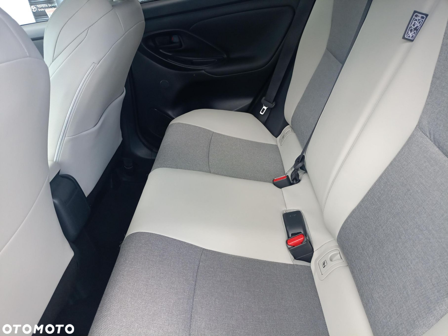 Toyota Yaris Hybrid 1.5 Executive - 11