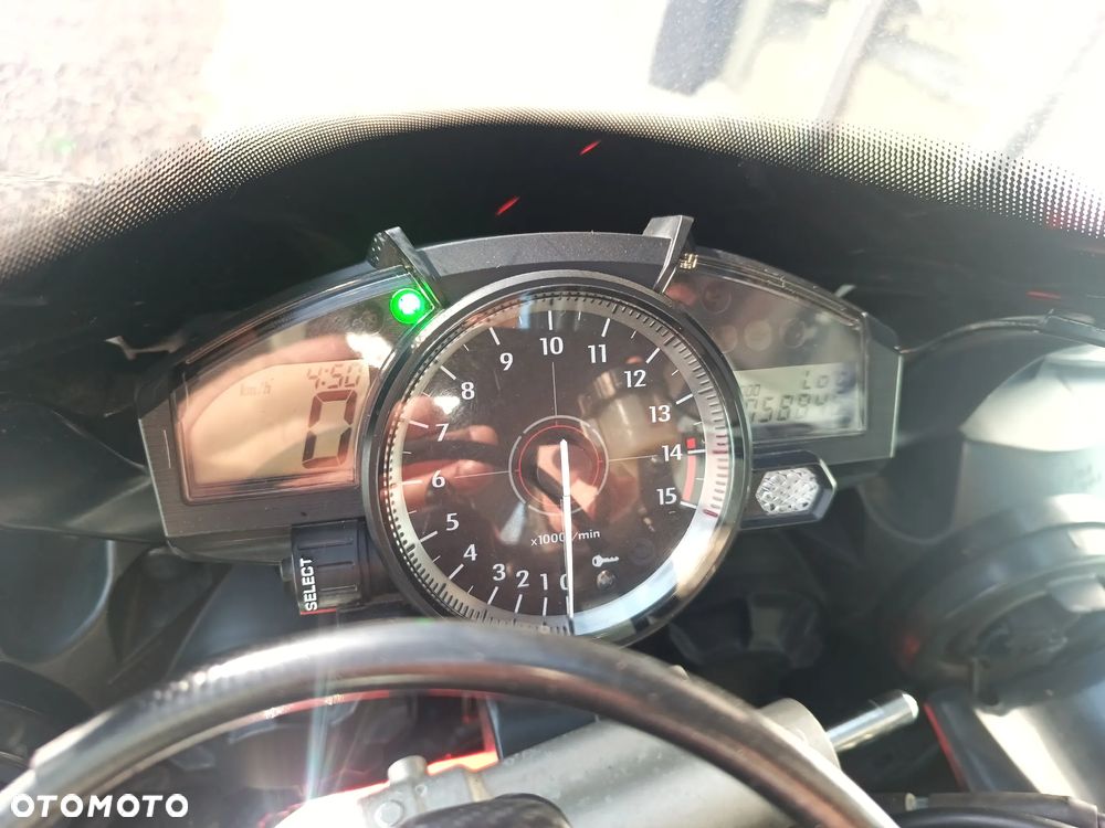 Yamaha R1 - 7