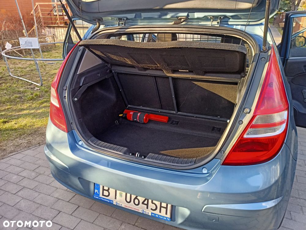 Hyundai i30 1.4 Base + - 6