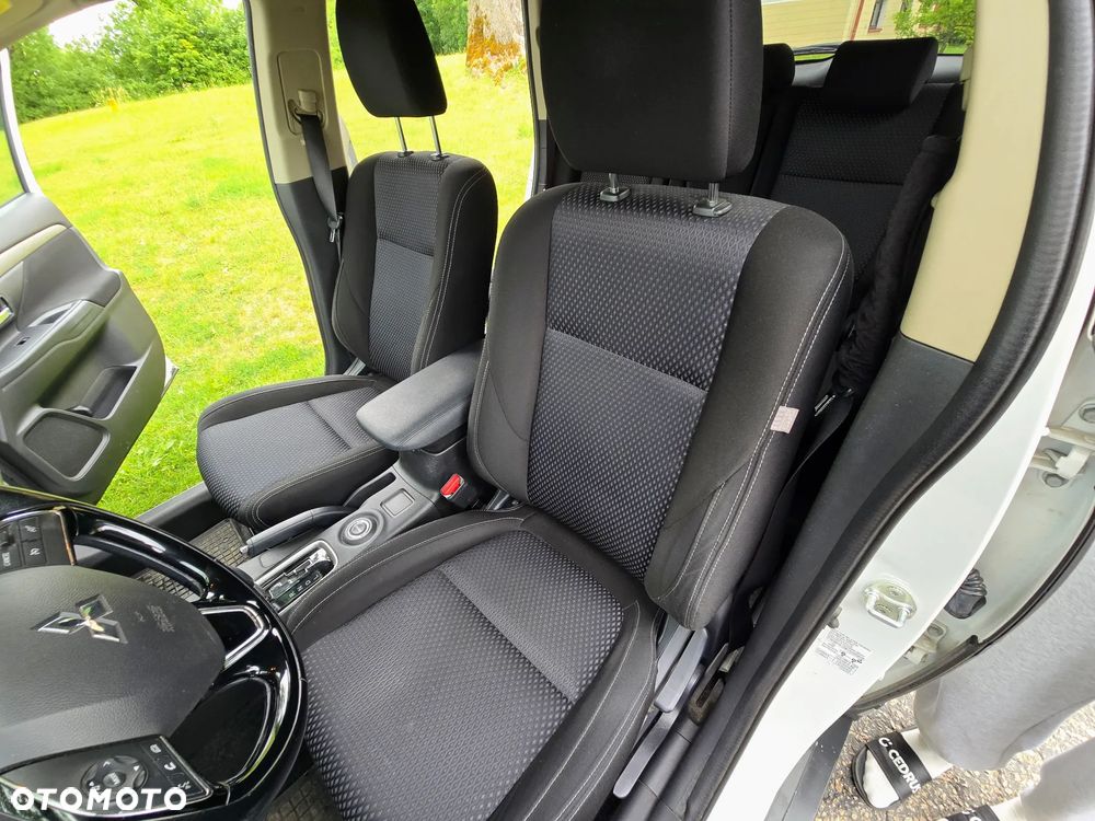 Mitsubishi Outlander 2.2 DID Intense + 4WD - 22