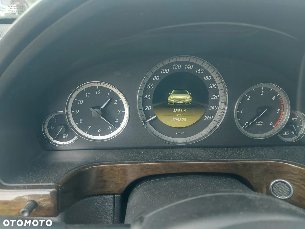 Mercedes-Benz Klasa E 200 T CDI 7G-TRONIC Elegance - 8
