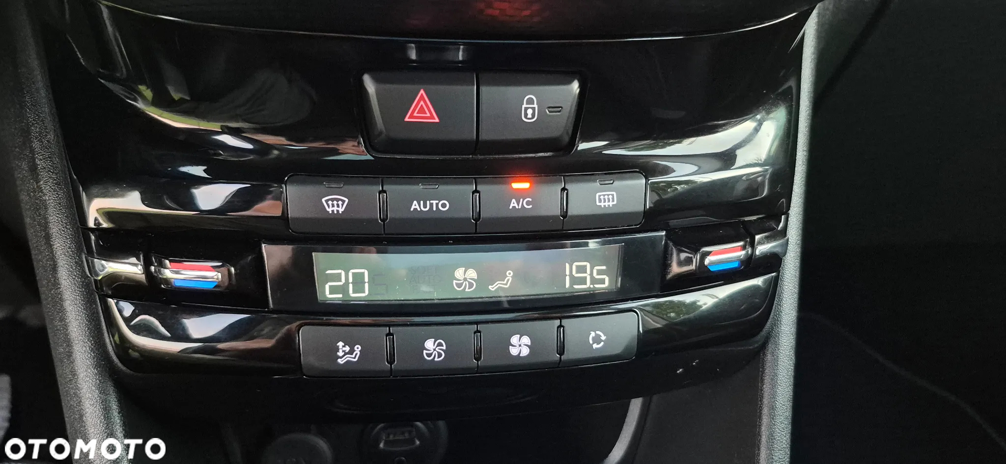 Peugeot 2008 1.6 e-HDi Allure S&S - 22