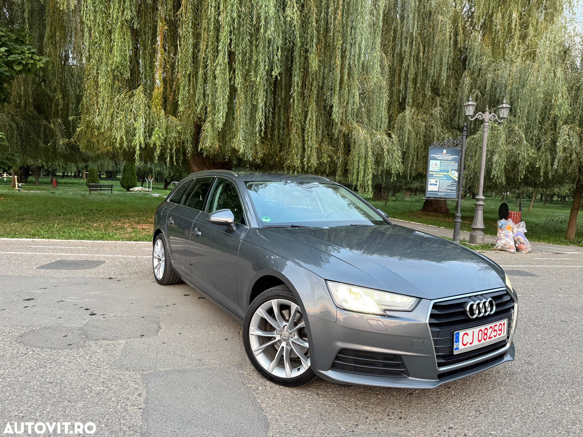 Audi A4 Avant 2.0 TDI ultra S tronic Design - 2