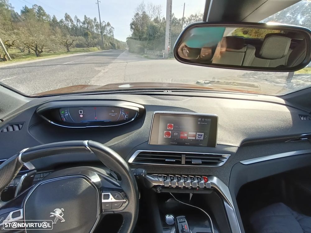Peugeot 3008 BlueHDi 130 Stop & Start EAT8 Allure - 4