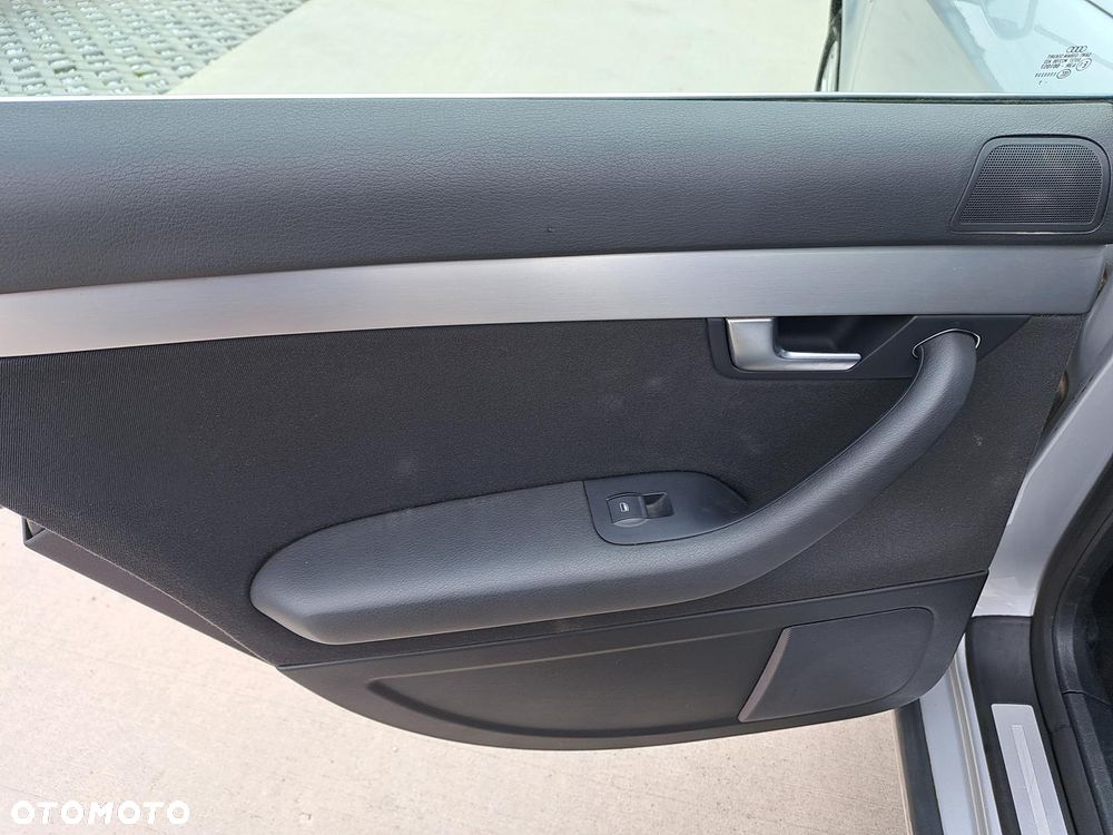 Audi A4 Limousine - 8