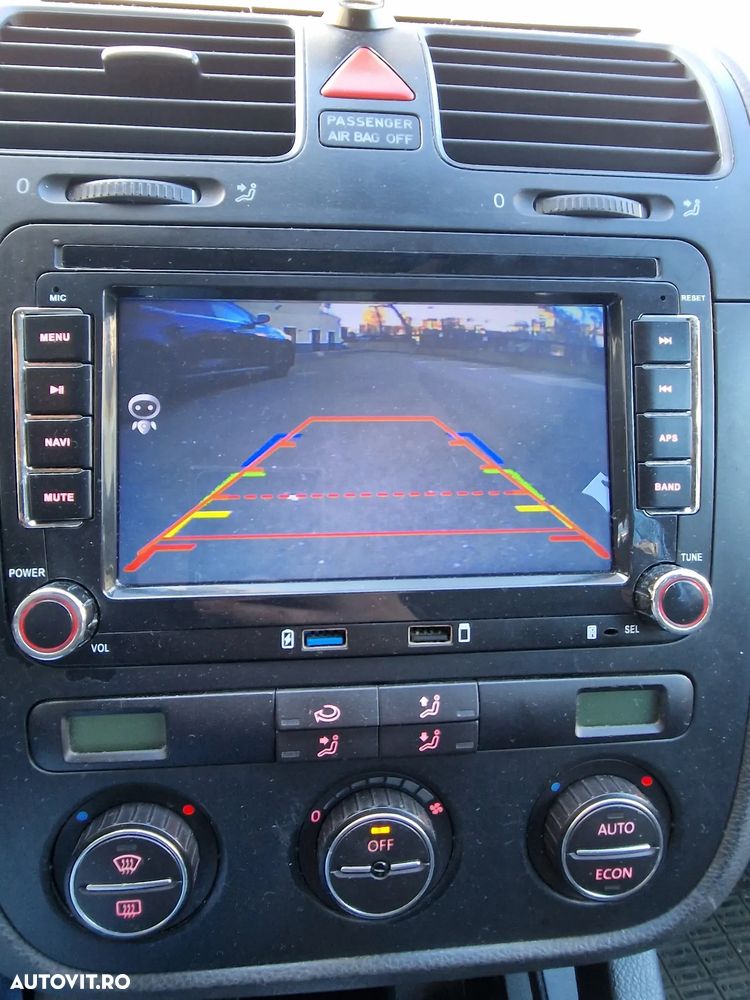 Volkswagen Golf - 8