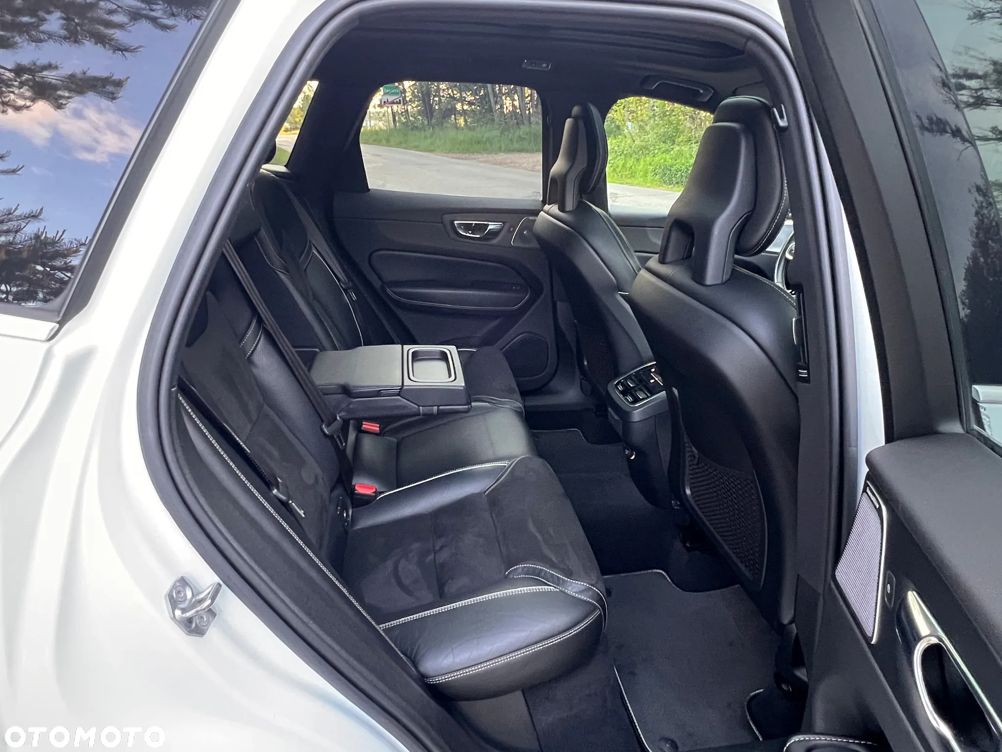 Volvo XC 60 D5 AWD R-Design - 27